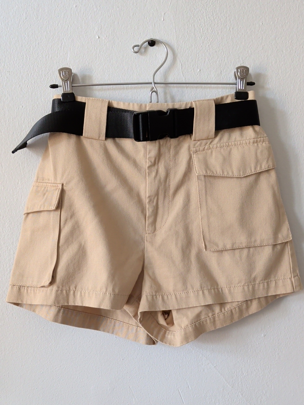 TNA tan cargo shorts with belt